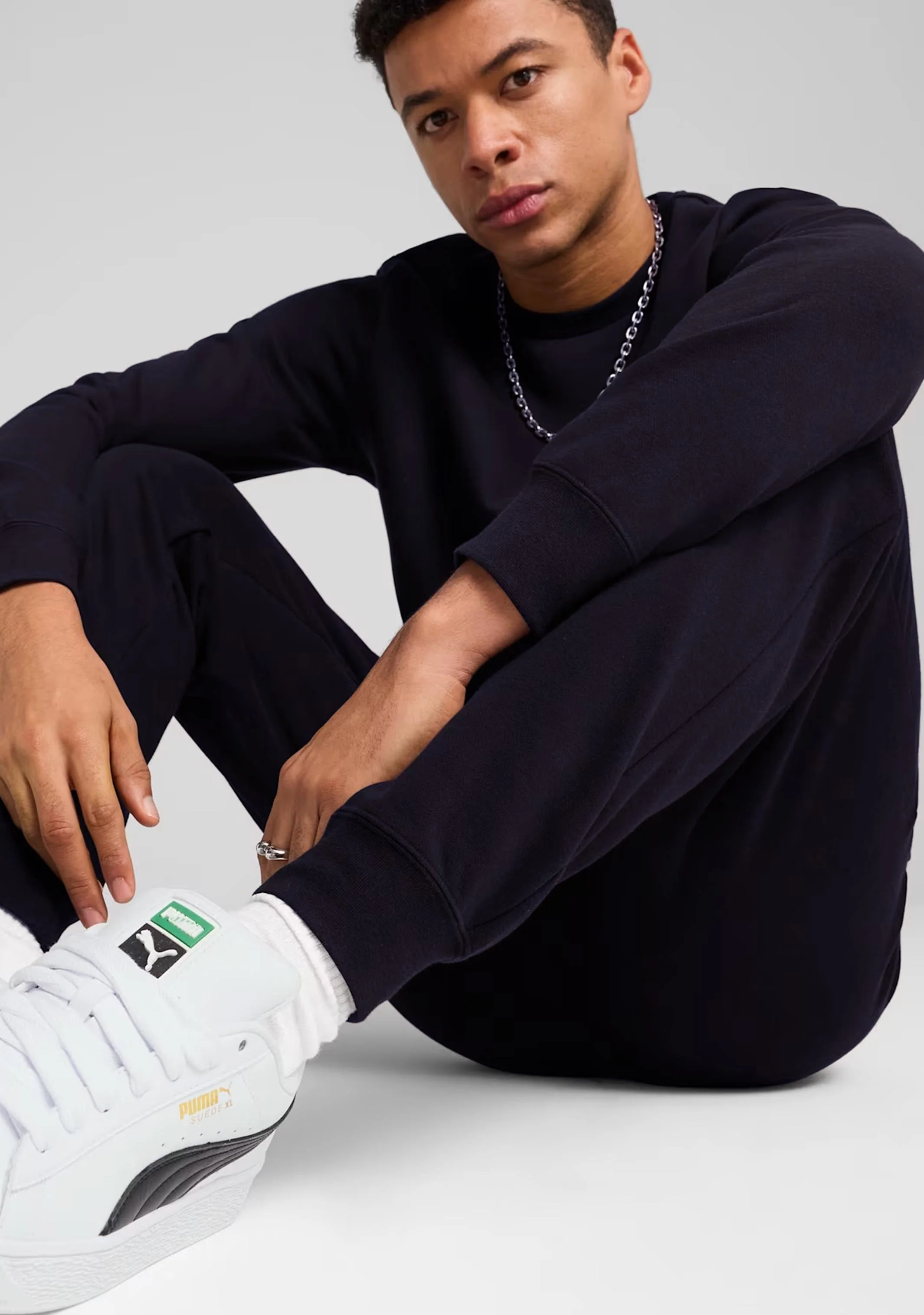 Puma Men's Essentials Logo Fleece Navy Trackpants - Image 6
